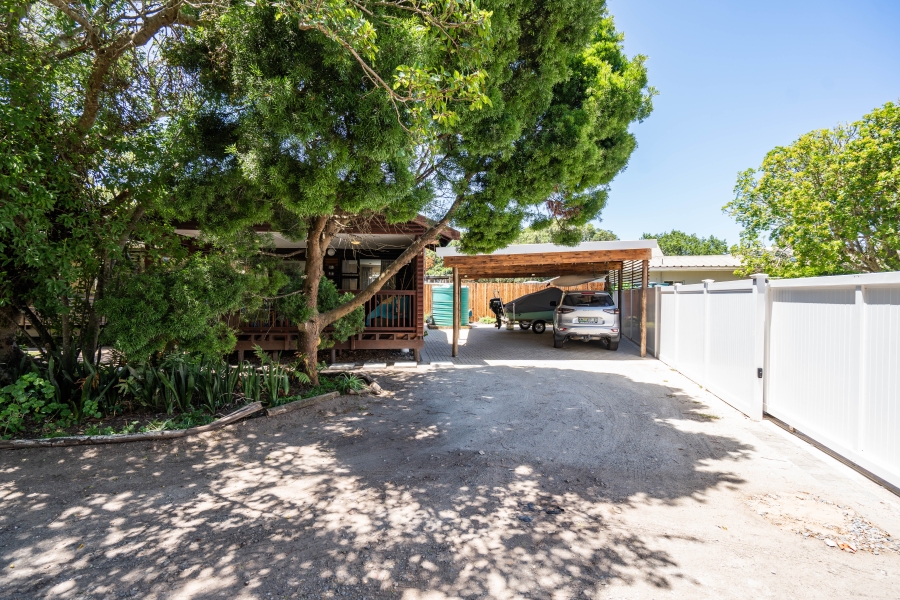 5 Bedroom Property for Sale in Seafield Eastern Cape